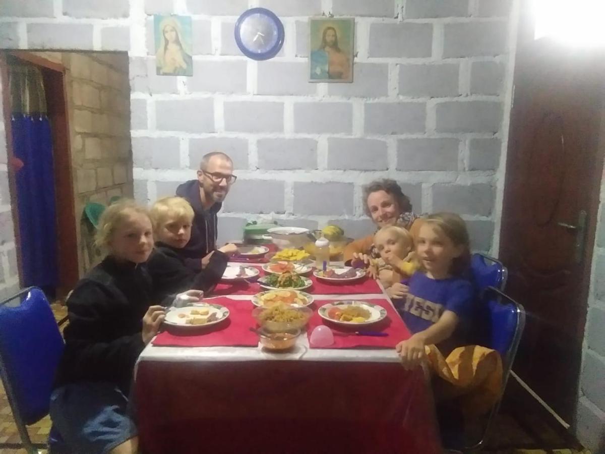 Arnolds Familly Homestay Bajawa Exterior photo