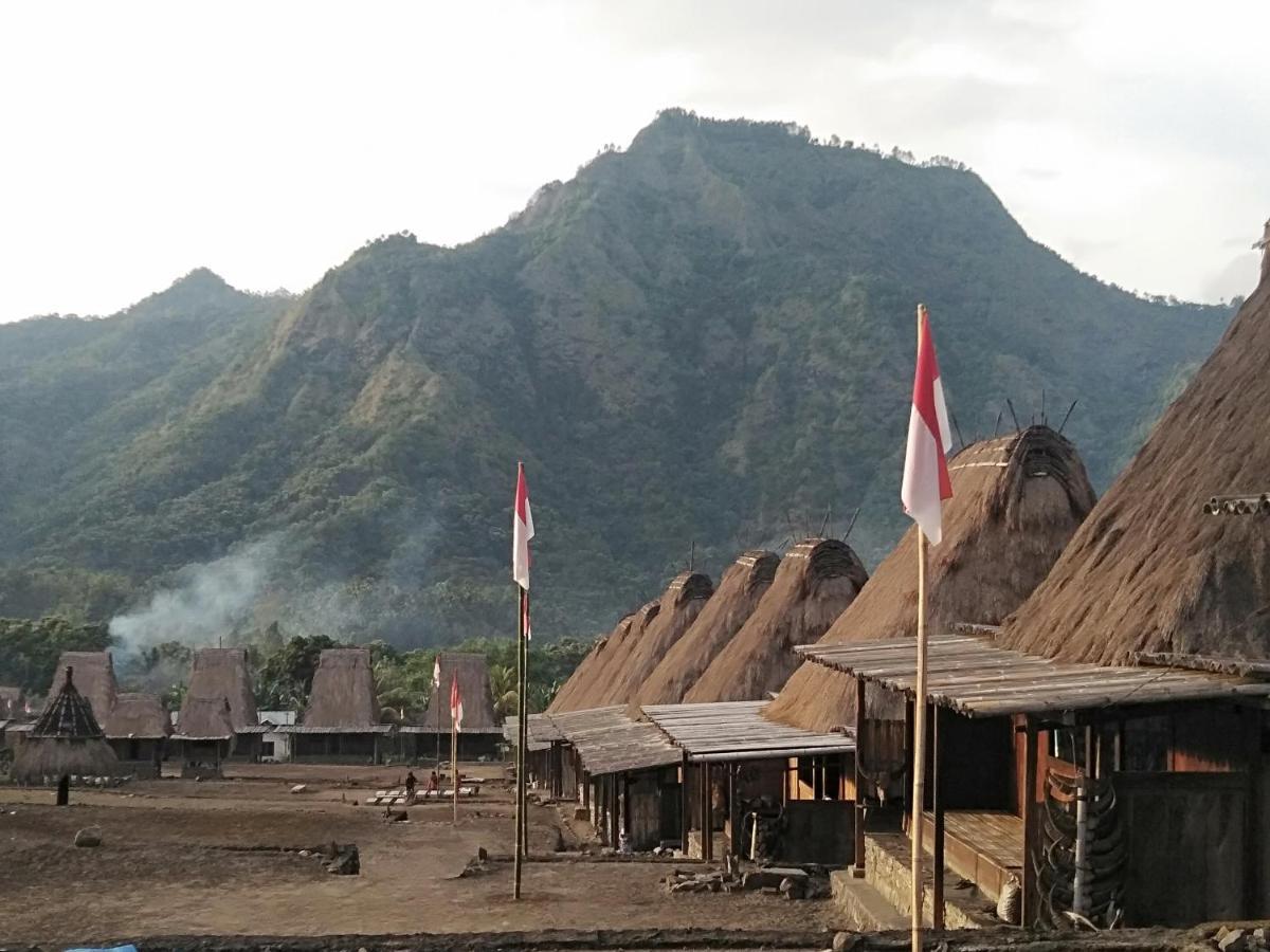 Arnolds Familly Homestay Bajawa Exterior photo