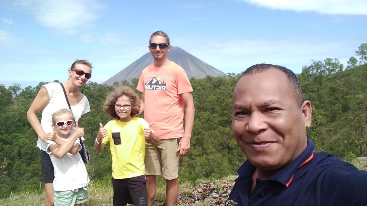 Arnolds Familly Homestay Bajawa Exterior photo