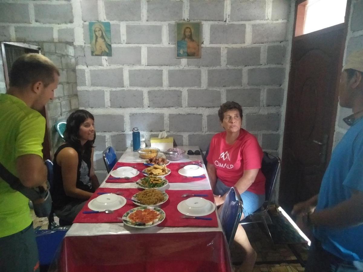 Arnolds Familly Homestay Bajawa Exterior photo