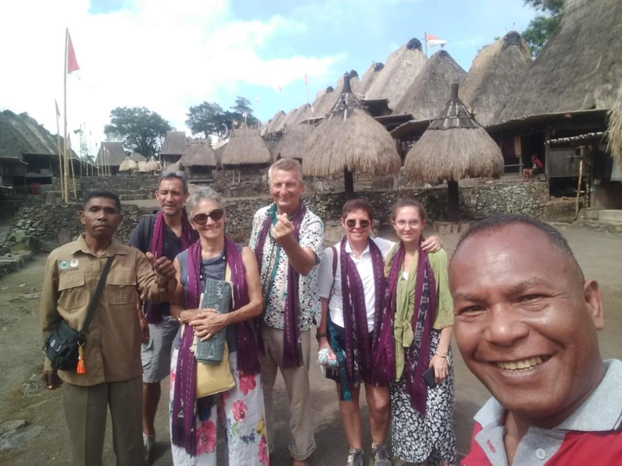 Arnolds Familly Homestay Bajawa Exterior photo